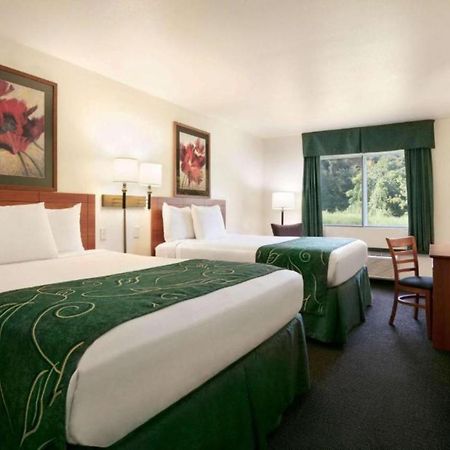 ทราเวลลอดจ์ โลว์ มัวร์ เนียร์ โควิงตัน Hotel Low Moor ภายนอก รูปภาพ