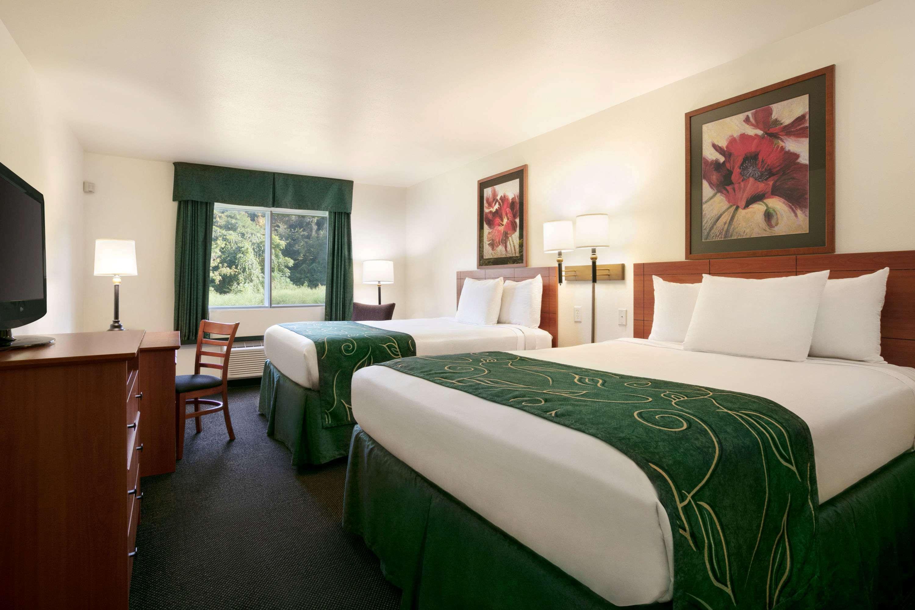 ทราเวลลอดจ์ โลว์ มัวร์ เนียร์ โควิงตัน Hotel Low Moor ภายนอก รูปภาพ