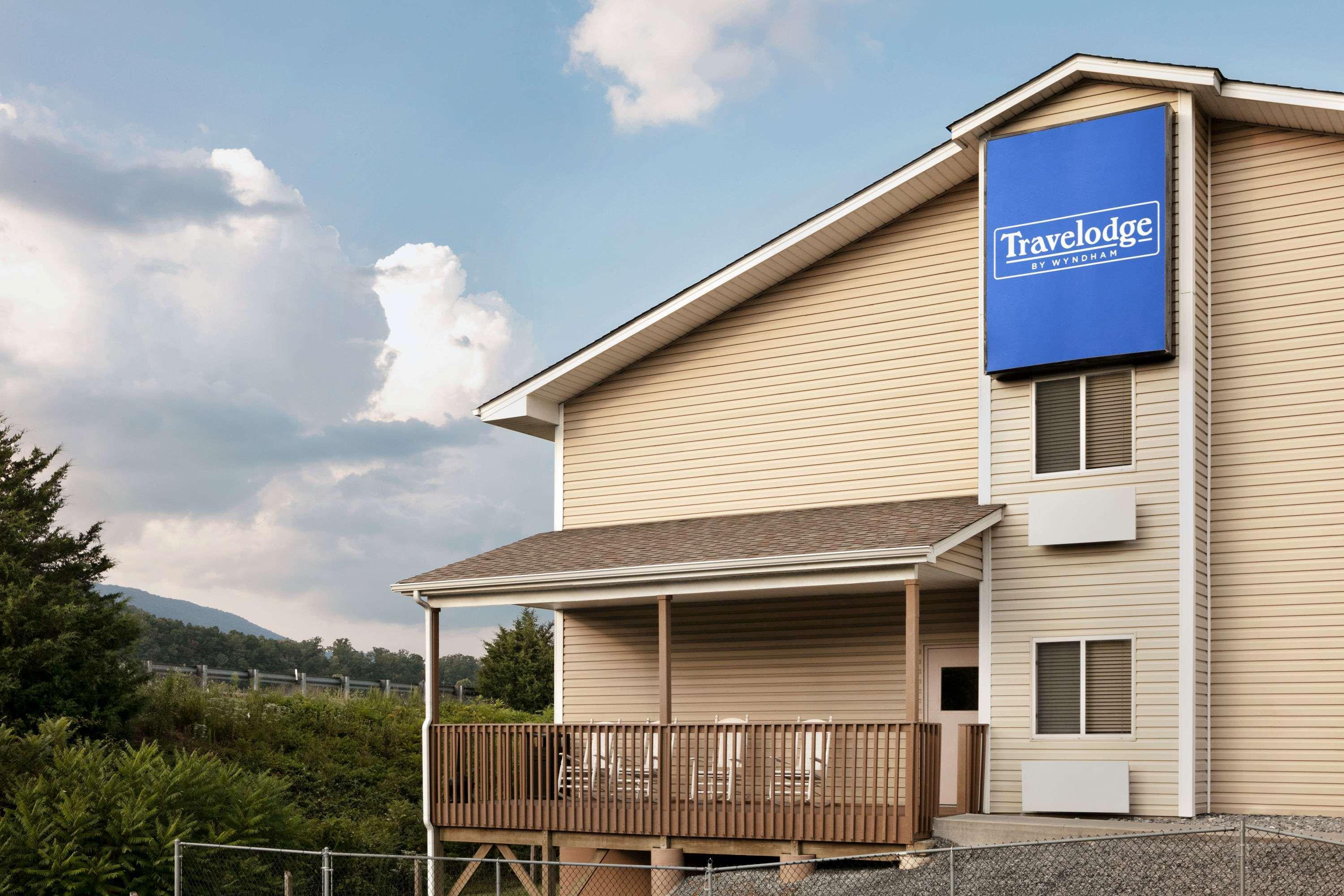 ทราเวลลอดจ์ โลว์ มัวร์ เนียร์ โควิงตัน Hotel Low Moor ภายนอก รูปภาพ