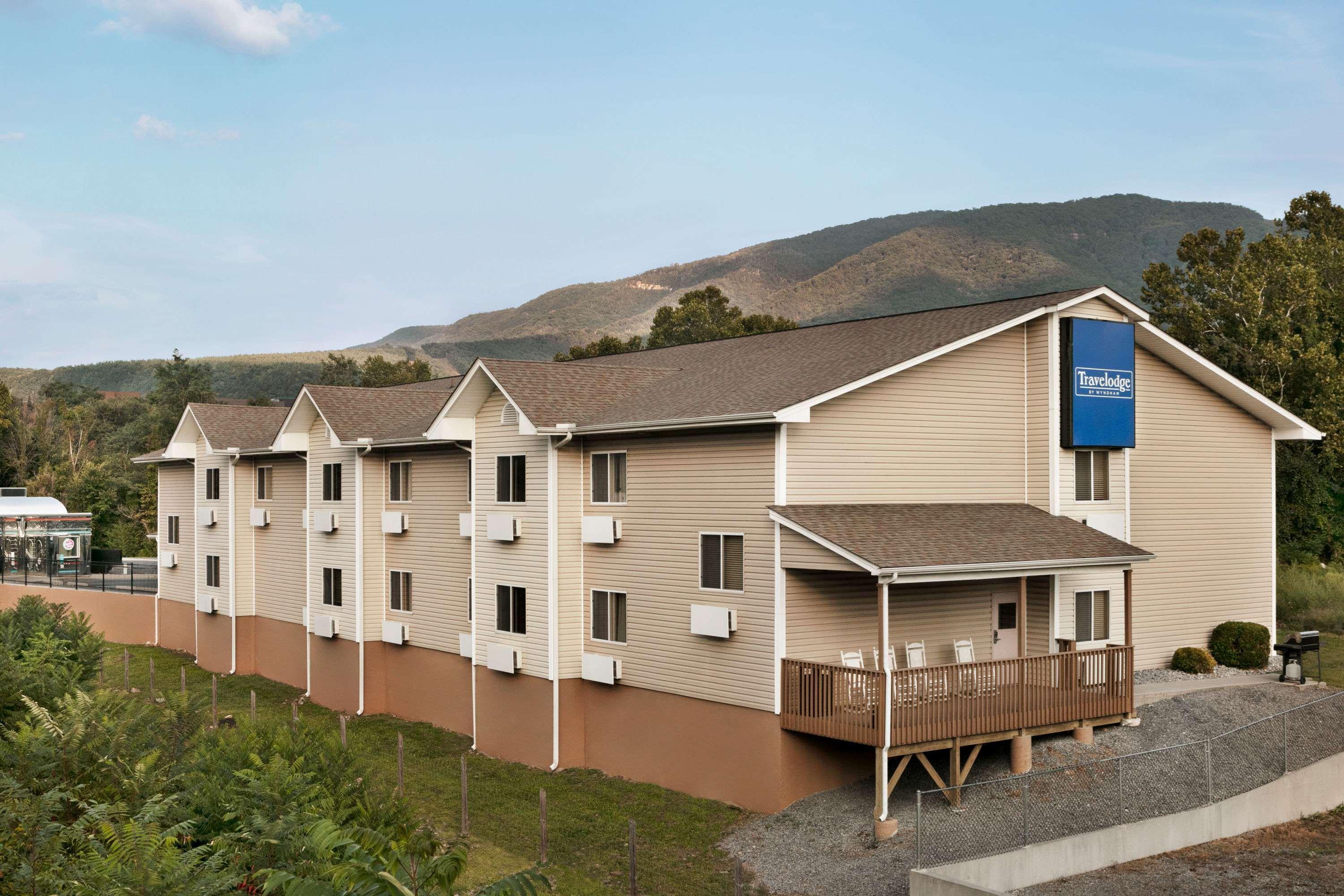 ทราเวลลอดจ์ โลว์ มัวร์ เนียร์ โควิงตัน Hotel Low Moor ภายนอก รูปภาพ